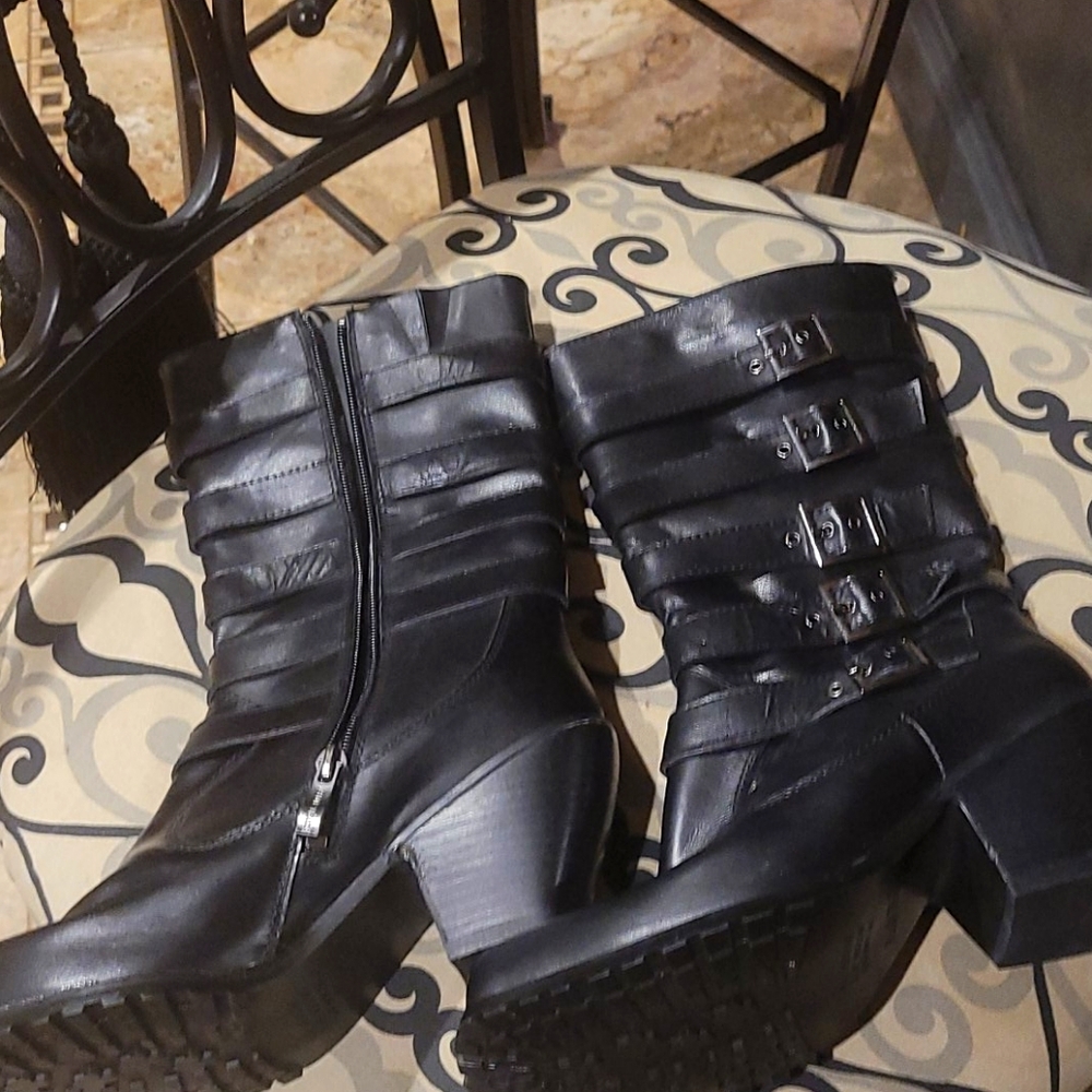 Leather  boots